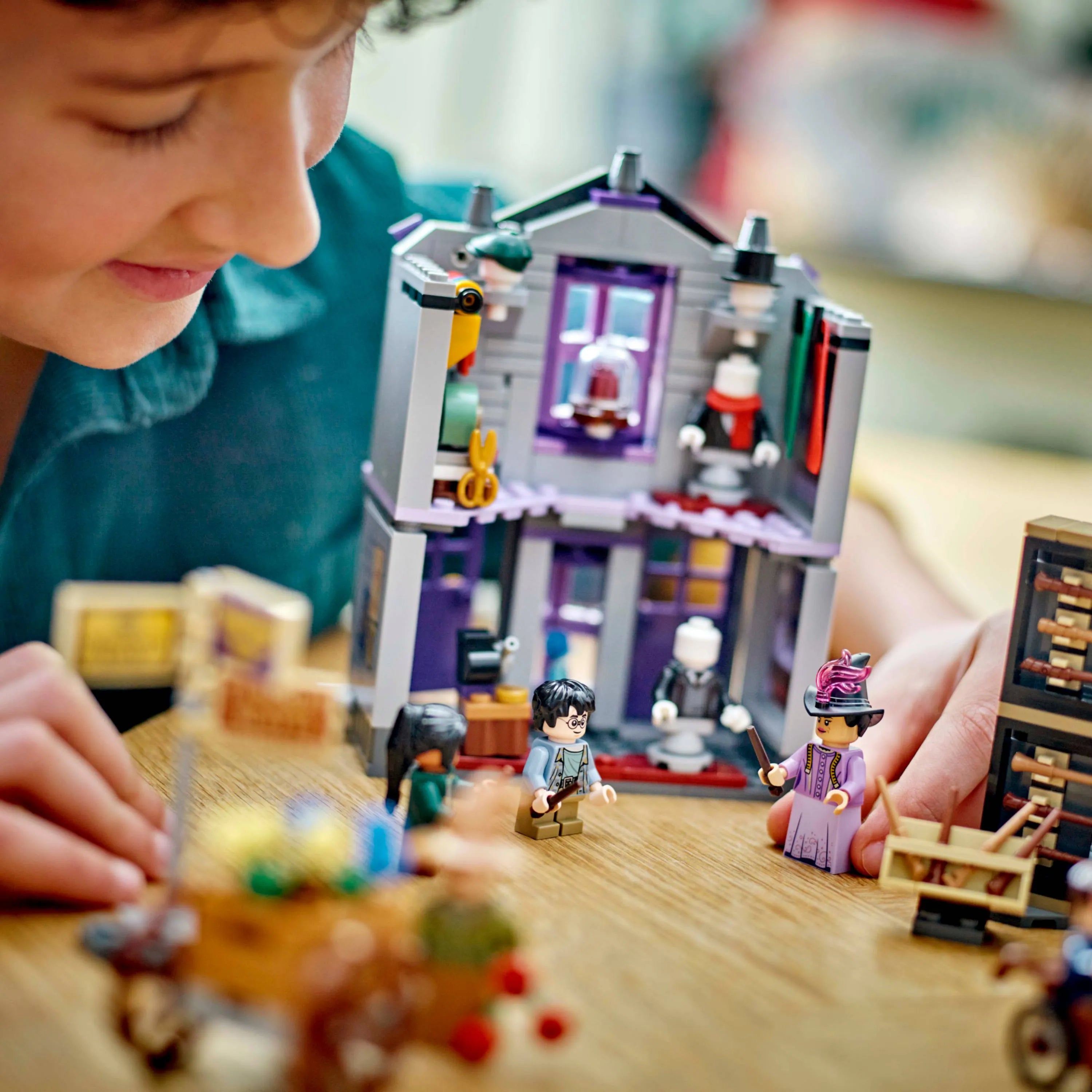 Harry Potter™ - Ollivanders™ e as vestes de Madame Malkin