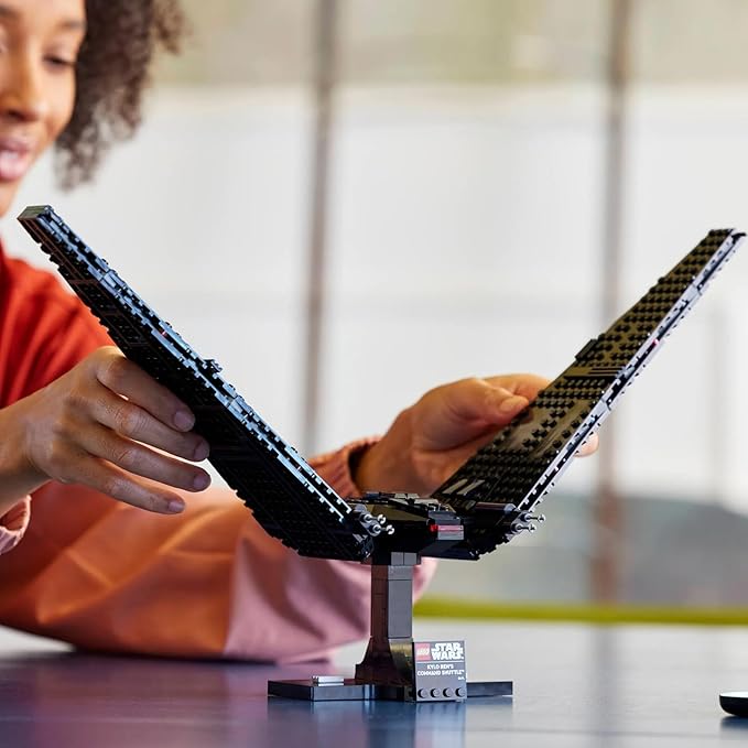 Star Wars™ - Ônibus de Comando de Kylo Ren