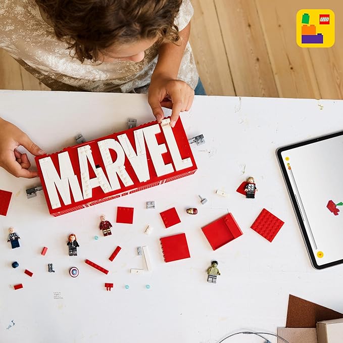 Marvel - Logo e Minifiguras